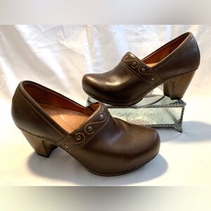 EUC DANSKO RIKI BROWN STUD LEATHER SLIP ON CLOGS IN SIZE 38/US 7.5-8M